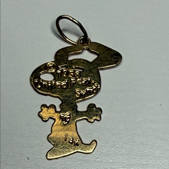 Rare 14K 1958 Gold snoopy Pendant charm ⭐️ rare find date peanuts 1950’s cartoon - Picture 5 of 12